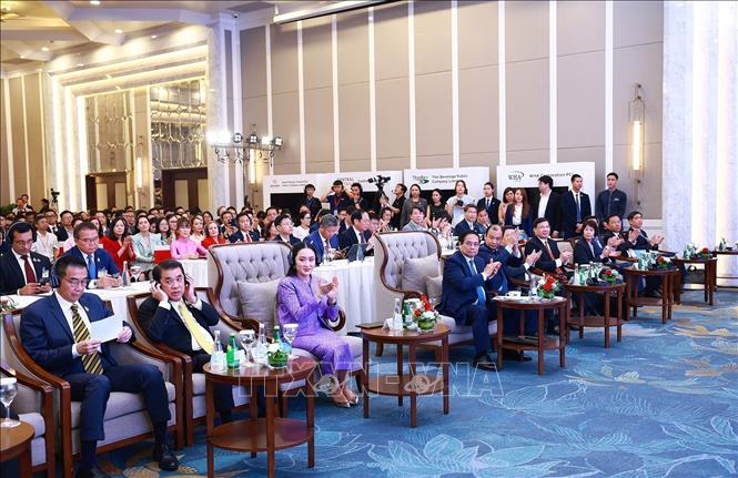 Prime Minister Pham Minh Chinh and Thai Prime Minister Paetongtarn Shinawatra at the forum. VNA Photo: Dương Giang
