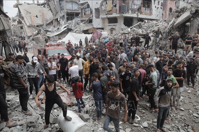 Hiện trường một vụ không kích của Israel tại trại tị nạn Jabalia, Dải Gaza. Ảnh: THX/TTXVN