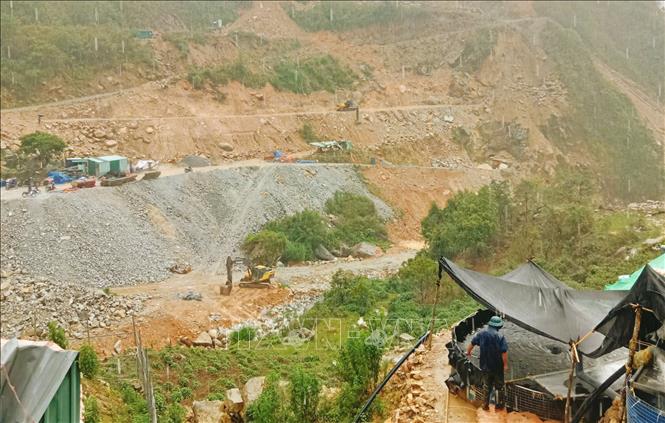 Khu vực xảy ra vụ sạt lở. Ảnh: TTXVN phát