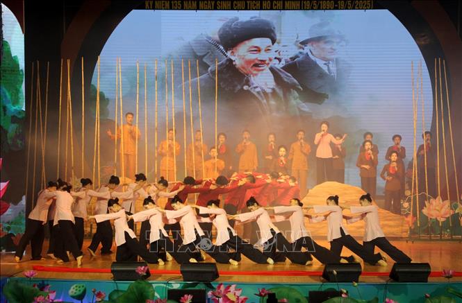 Một tiết mục tham dự hội diễn. Ảnh: Văn Tý-TTXVN