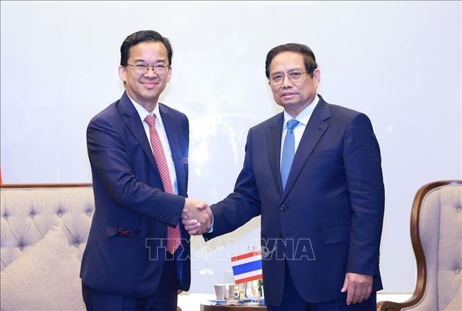 Thủ tướng Phạm Minh Chính tiếp ông Jormsup Lochaya, Chủ tịch Tập đoàn năng lượng Super Energy của Thái Lan. Ảnh: Dương Giang-TTXVN
