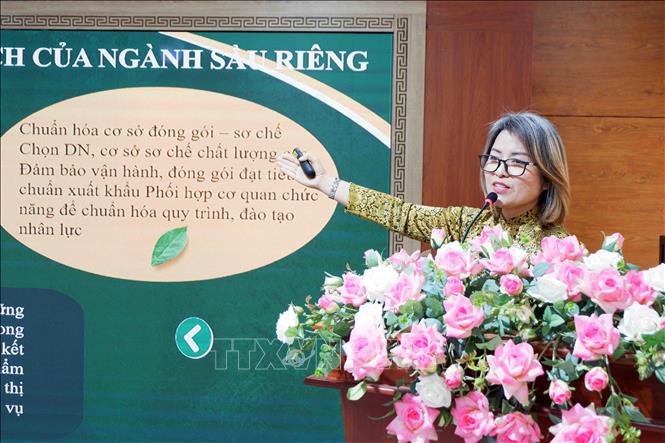 Đại diện doanh nghiệp phát biểu thảo luận về vấn đề kiểm soát dư lượng chất bảo vệ thực vật trên mặt hàng sầu riêng xuất khẩu. Ảnh: Hoài Thu – TTXVN