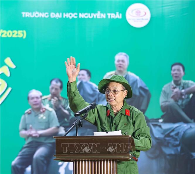 TS. Nguyễn Tiến Luận, Hiệu trưởng Trường Đại học Nguyễn Trãi phát biểu. Ảnh: Thanh Tùng - TTXVN 