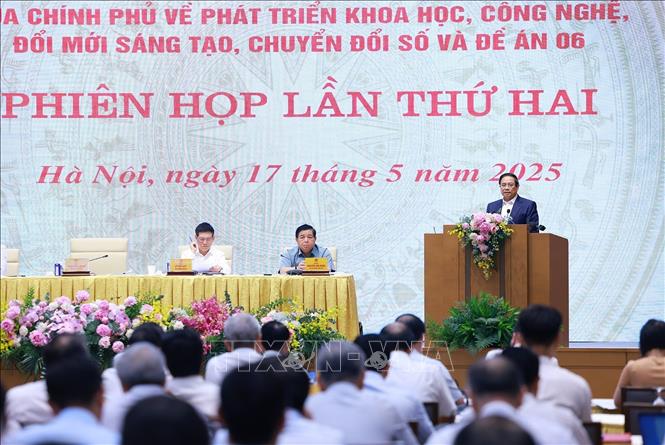 Thủ tướng Phạm Minh Chính phát biểu khai mạc Phiên họp thứ hai của BCĐ về phát triển khoa học, công nghệ, đổi mới sáng tạo, chuyển đổi số và Đề án 06. Ảnh: Dương Giang-TTXVN 

