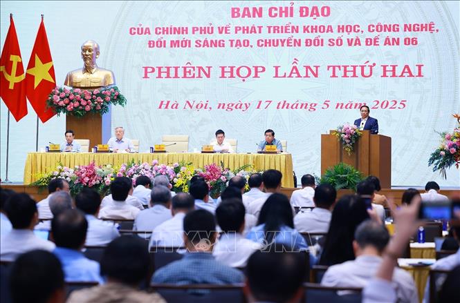 Thủ tướng Phạm Minh Chính phát biểu khai mạc Phiên họp thứ hai của BCĐ về phát triển khoa học, công nghệ, đổi mới sáng tạo, chuyển đổi số và Đề án 06. Ảnh: Dương Giang-TTXVN 
