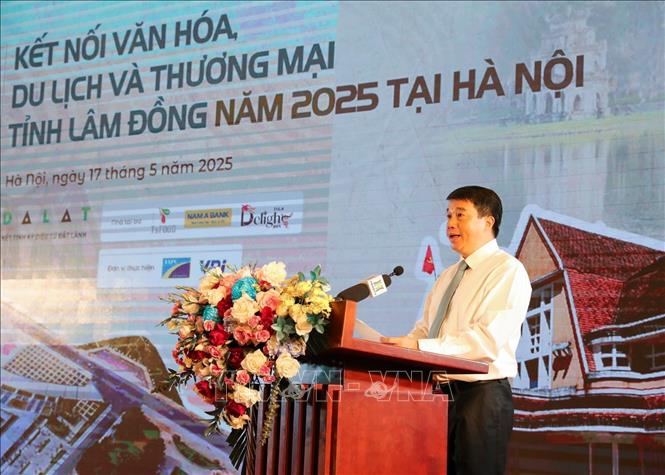 Ông Y Thanh Hà Niê Kđăm, Ủy viên Trung ương Đảng, Bí thư Tỉnh ủy Lâm Đồng phát biểu khai mạc Diễn đàn. Ảnh: Khánh Hoà - TTXVN