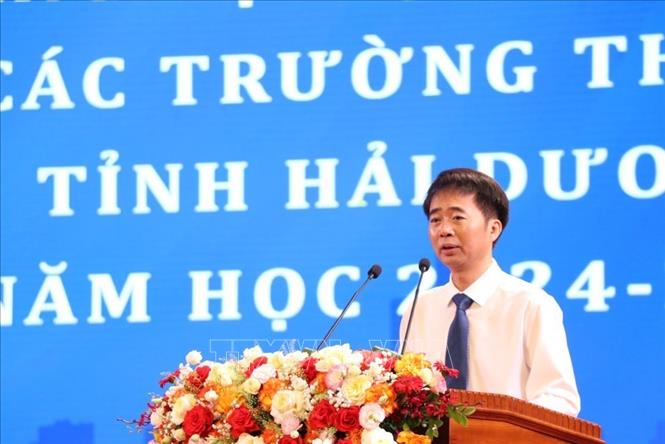 Phó Giám đốc Sở Giáo dục và Đào tạo Hải Dương Đỗ Duy Hưng phát động chiến dịch “Mùa hè tự học tiếng Anh”. Ảnh: Mạnh Minh - TTXVN