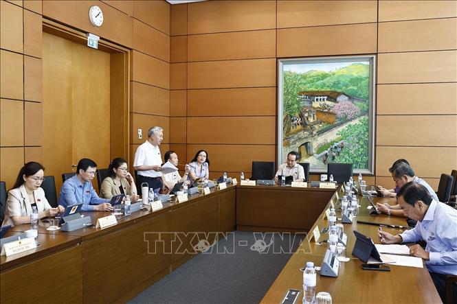 Đoàn đại biểu Quốc hội các tỉnh Đồng Tháp, Bắc Giang và Khánh Hoà thảo luận ở tổ. Ảnh: Doãn Tấn - TTXVN