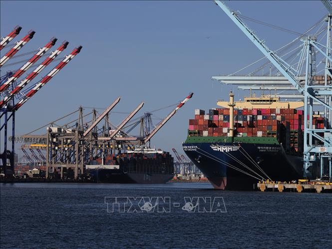 Cảng container hàng hoá Los Angeles ở California, Mỹ ngày 10/5/2025. Ảnh: THX/TTXVN