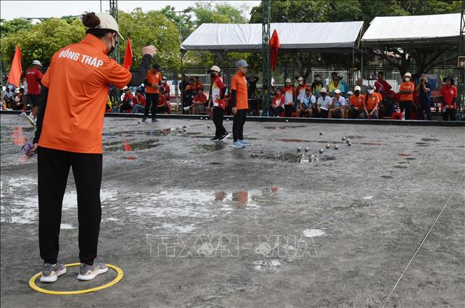 Phần thi đấu đồng đội nữ tại giải đấu. Ảnh: Tuấn Phi-TTXVN