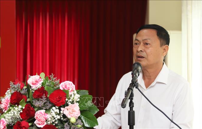 Đại diện Tổng hội người Việt Nam tại Lào phát biểu tham luận tại Hội nghị. Ảnh: Xuân Tú - PV TTXVN tại Lào