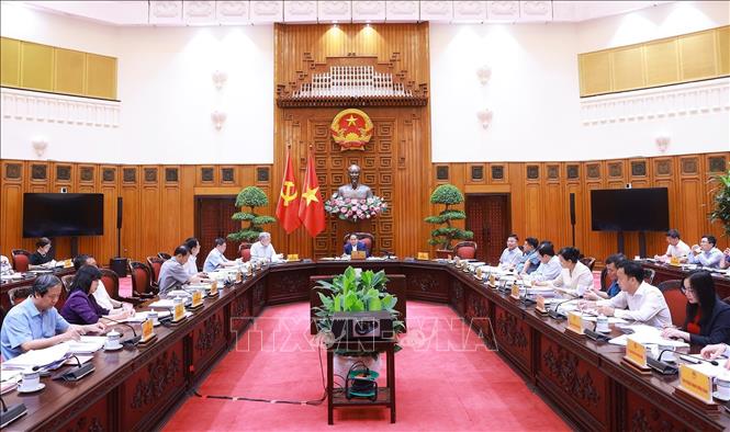 Thủ tướng Phạm Minh Chính chủ trì cuộc họp về dự thảo phát triển giáo dục, đào tạo và chăm sóc sức khoẻ nhân dân. Ảnh: Dương Giang-TTXVN 
