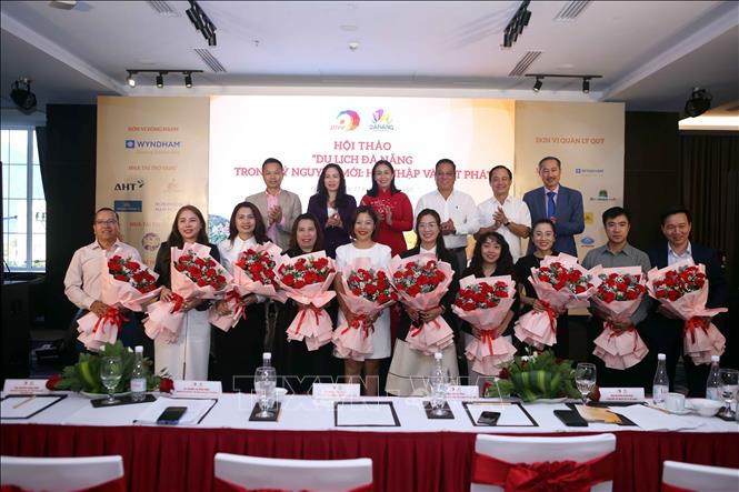 Trong khuôn khổ Hội thảo, Chi hội Điểm đến Sự kiện Đà Nẵng (DECA) đã chính thức ra mắt, đánh dấu một bước tiến mới trong việc chuyên nghiệp hóa và nâng tầm lĩnh vực du lịch MICE (du lịch hội nghị, hội thảo, khen thưởng và sự kiện) tại thành phố. Ảnh: Trần Lê Lâm - TTXVN 