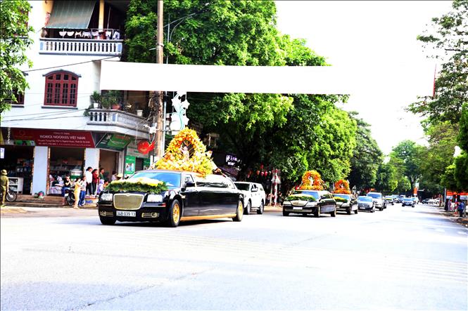 The procession of the Buddha's relics to Tam Chuc Pagoda. VNA Photo: Đại Nghĩa