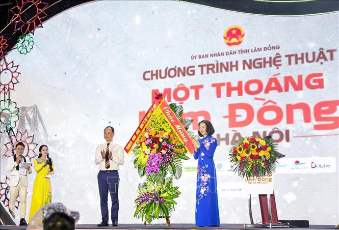 Chương trình là sự phối hợp của Uỷ ban nhân dân tỉnh Lâm Đồng với Uỷ ban nhân dân thành phố Hà Nội. Ảnh: Khánh Hoà - TTXVN