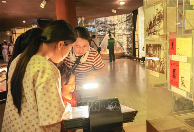 People vist the President Ho Chi Minh Museum. VNA Photo: Hoàng Hiếu