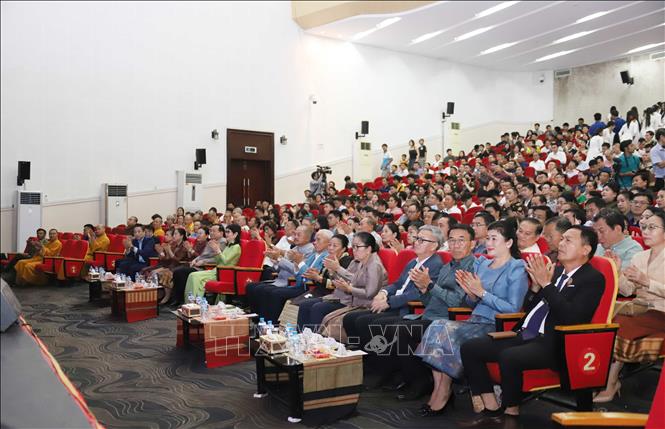 Đại diện lãnh đạo Đảng, Nhà nước Lào tham dự Hội diễn. Ảnh: Xuân Tú - PV TTXVN tại Lào