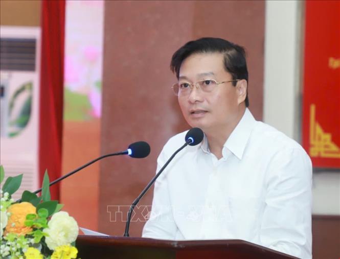 Chủ tịch UBND tỉnh Nghệ An Lê Hồng Vinh phát biểu tại hội thảo Xây dựng văn hóa tiết kiệm, chống lãng phí. Ảnh: TTXVN phát