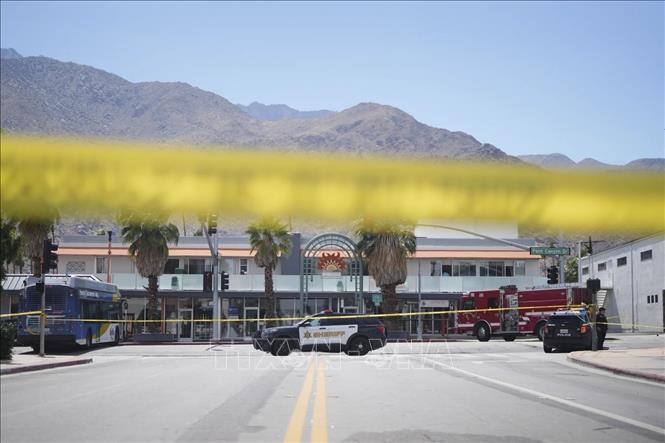 Cảnh sát phong tỏa một tuyến phố sau vụ nổ bom ở thành phố Palm Springs, bang California, Mỹ ngày 17/5/2025. Ảnh: AP/TTXVN