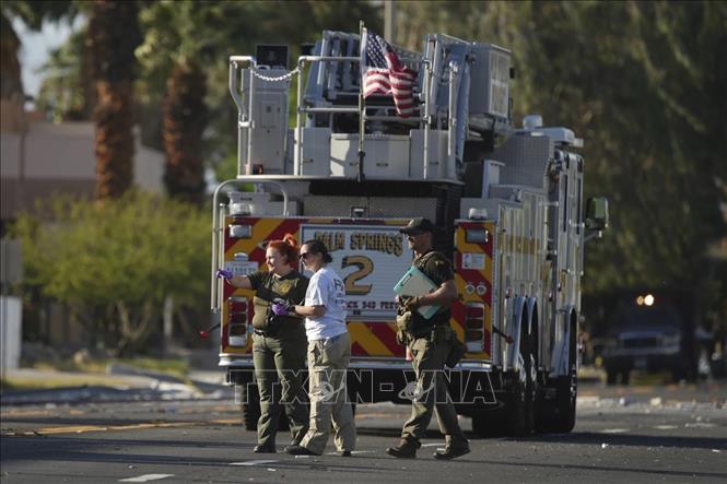 Nhân viên điều tra tại hiện trường vụ đánh bom phòng khám hỗ trợ sinh sản ở bang California, Mỹ ngày 17/5/2025. Ảnh: AP/TTXVN