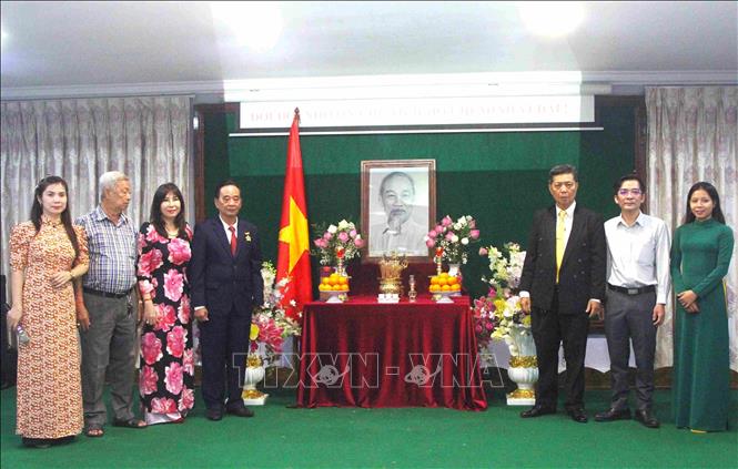 Ban Thường trực Hội Khmer- Việt Nam tại Campuchia tại lễ dâng hương kỷ niệm 135 năm Ngày sinh Chủ tịch Hồ Chí Minh. Ảnh: Hoàng Minh - PV TTXVN tại Campuchia 