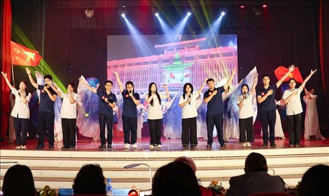 Được tổ chức bởi Trung tâm ngoại ngữ KELLA, cuộc thi là cơ hội cho các bạn đam mê tiếng Anh cùng thể hiện góc nhìn, quan điểm của bản thân về cuộc sống, xã hội, đồng thời thể hiện tài năng bản thân trước đông đảo khán giả. Ảnh: Thanh Tùng - TTXVN 