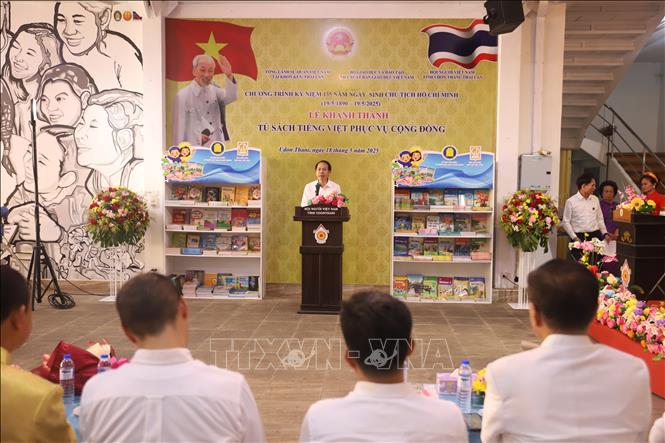 PGS. TS Nguyễn Văn Tùng, Phó Tổng biên tập Nhà xuất bản Giáo dục Việt Nam khẳng định tủ sách góp phần giữ gìn bản sắc, văn hoá của dân tộc Việt Nam tại nước ngoài. Ảnh: Huy Tiến – PV TTXVN tại Thái Lan