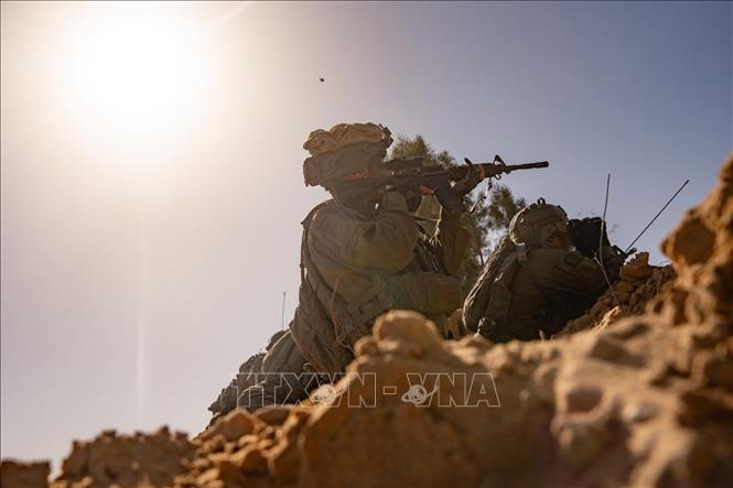 Binh sĩ Israel tiến hành hoạt động quân sự tại Dải Gaza ngày 16/5/2025. Ảnh: THX/TTXVN