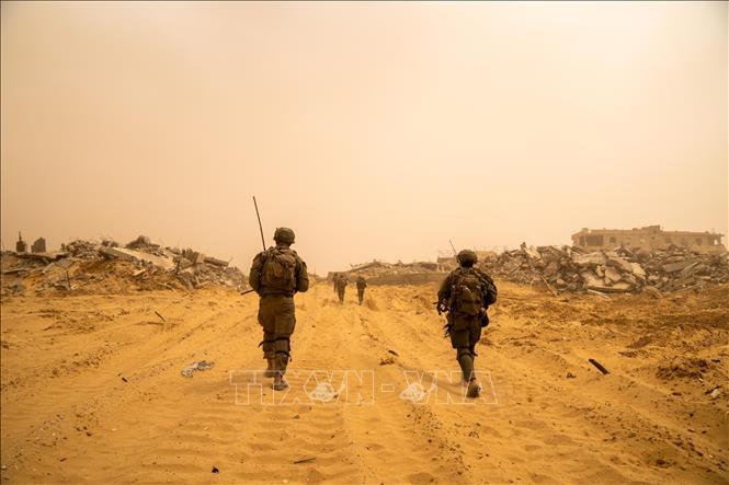 Binh sĩ Israel tiến hành hoạt động quân sự tại Dải Gaza ngày 16/5/2025. Ảnh: THX/TTXVN