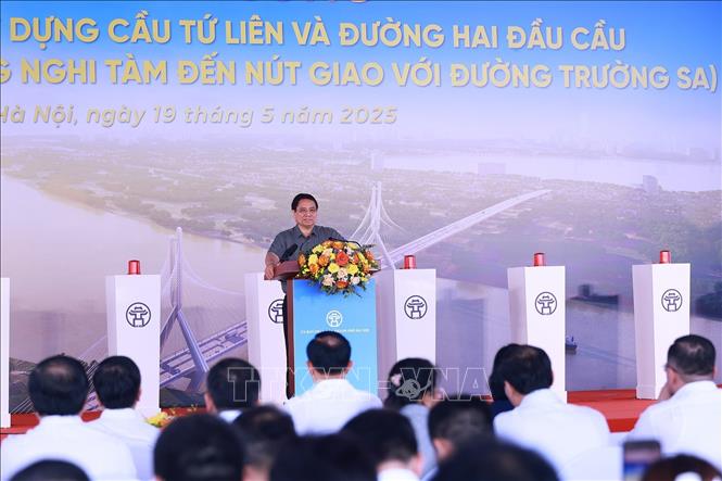 Thủ tướng Phạm Minh Chính phát biểu tại lễ khởi công Dự án đầu tư xây dựng cầu Tứ Liên. Ảnh: Dương Giang-TTXVN

