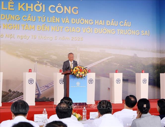Ông Nghiêm Giới Hoà, người sáng lập Tập đoàn xây dựng Thái Bình Dương, đại diện nhà thầu phát biểu. Ảnh: Quốc Khánh - TTXVN