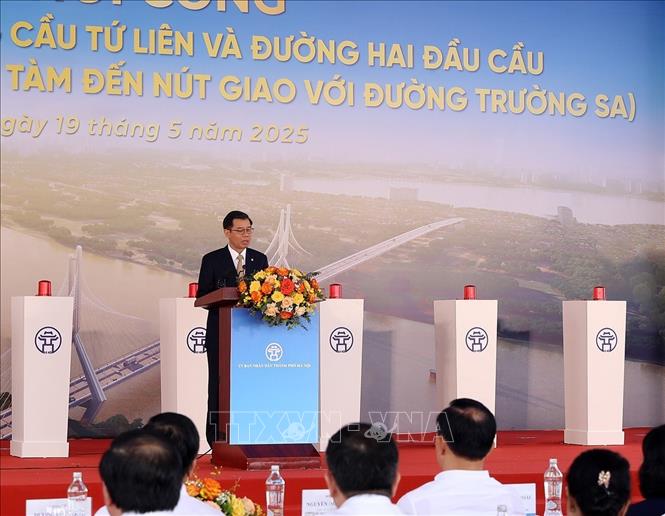 Ông Nguyễn Việt Quang, Tổng giám đốc Tập đoàn Vingroup phát biểu. Ảnh: Quốc Khánh - TTXVN