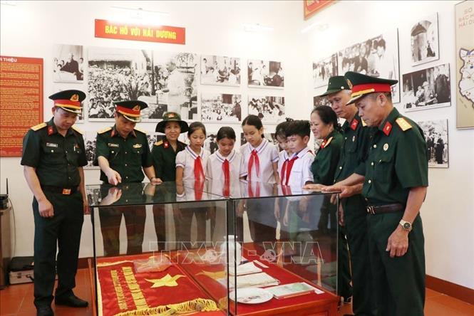 Nhà tưởng niệm Chủ tịch Hồ Chí Minh với nhiều tư liệu, hiện vật quý trở thành địa chỉ đỏ giáo dục truyền thống cách mạng, lòng yêu nước cho thế hệ trẻ. Ảnh: Mạnh Minh – TTXVN