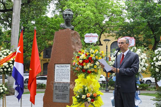 Đại sứ Cuba tại Việt Nam Rogelio Polanco Fuentes phát biểu tại buổi lễ. Ảnh: Lê Đông - TTXVN