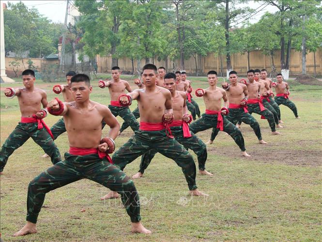Luyện tập khí công của lực lượng đặc nhiệm thuộc Lữ đoàn Đặc công bộ 113. Ảnh: Trọng Đức - TTXVN