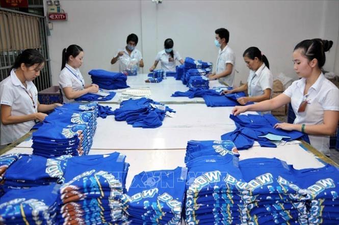 Công ty Cổ phần Thương mại XNK may Phương Nam (TP Hồ Chí Minh) chuyên may gia công quần áo trẻ em, áo nam, nữ thời trang, xuất khẩu sang thị trường Châu Âu, Mexico, Mỹ, Canada. Ảnh: An Hiếu - TTXVN