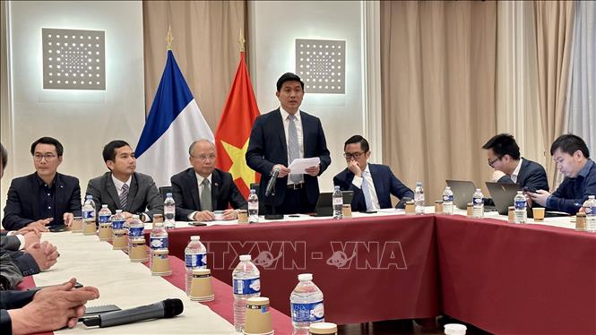 Tran Manh Hung, Chief Representative of the Vietnam Science and Technology Office in France, speaks at the event. VNA Photo: Nguyễn Thu Hà 