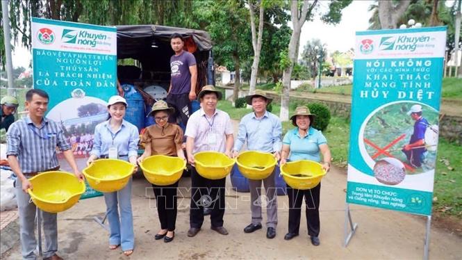 Ngành chức năng tỉnh Đắk Nông kêu gọi người dân chấm dứt các hành vi khai thác mang tính hủy diệt trong đánh bắt thủy sản. Ảnh: TTXVN phát