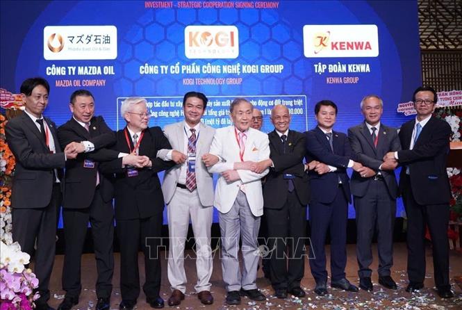 Tập đoàn Kogi và các đối tác tại Trung Đông và Nhật Bản ký kết hợp tác đầu tư 6 tỷ USD vào TP. Hồ Chí Minh để phát triển hạ tầng năng lượng và công nghiệp xanh. Ảnh: Hương Giang - TTXVN