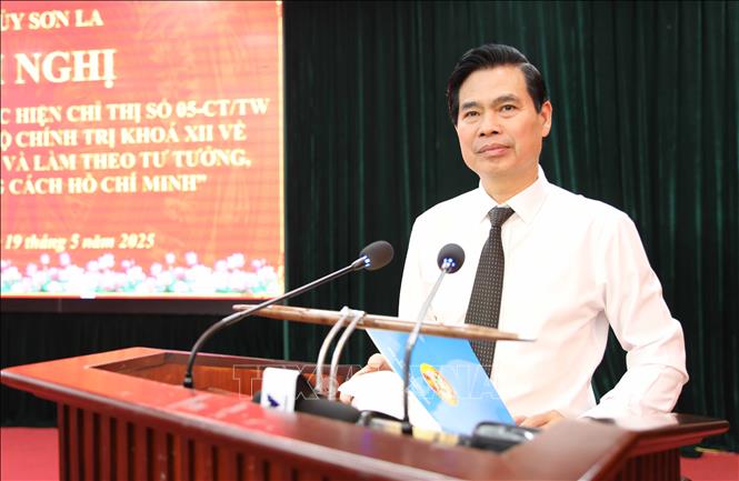Đồng chí Hoàng Quốc Khánh, Bí thư Tỉnh ủy Sơn La, phát biểu tại hội nghị. Ảnh: Nguyễn Cường - TTXVN