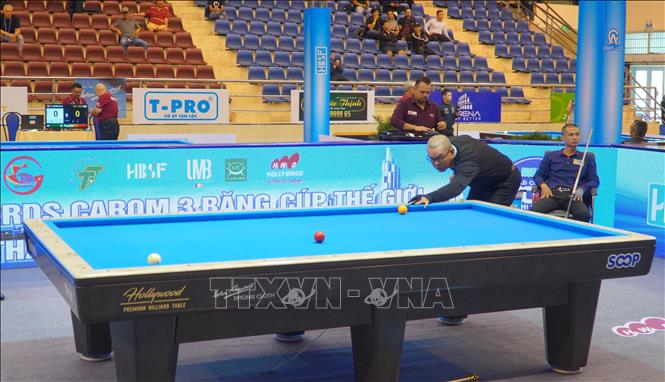 Lão tướng Lý Thế Vinh thi đấu tại World Cup Billiards Carom 3 băng Thành phố Hồ Chí Minh 2025. Ảnh: Trung Tuyến - TTXVN