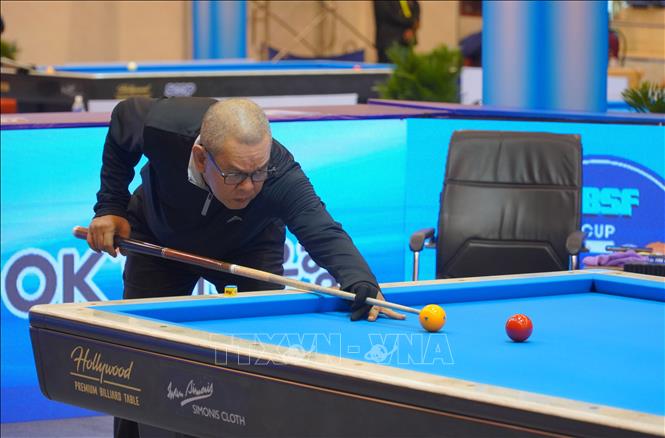 Lão tướng Lý Thế Vinh thi đấu tại World Cup Billiards Carom 3 băng Thành phố Hồ Chí Minh 2025. Ảnh: Trung Tuyến - TTXVN