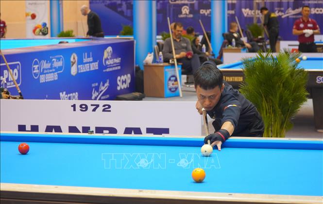 Cơ thủ Đoàn Minh Kiệt thi đấu tại World Cup Billiards Carom 3 băng Thành phố Hồ Chí Minh 2025. Ảnh: Trung Tuyến - TTXVN
