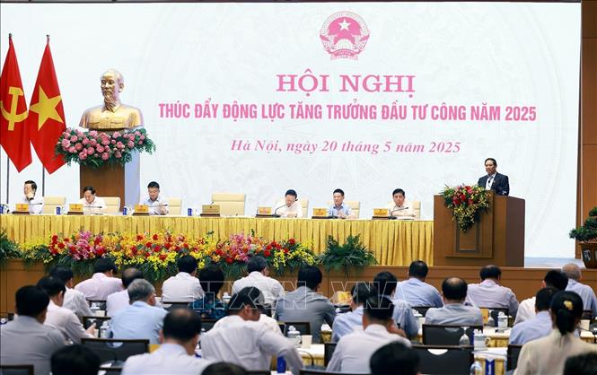 Thủ tướng Phạm Minh Chính khai mạc Hội nghị thúc đẩy động lực tăng trưởng đầu tư công năm 2025. Ảnh: Dương Giang-TTXVN

