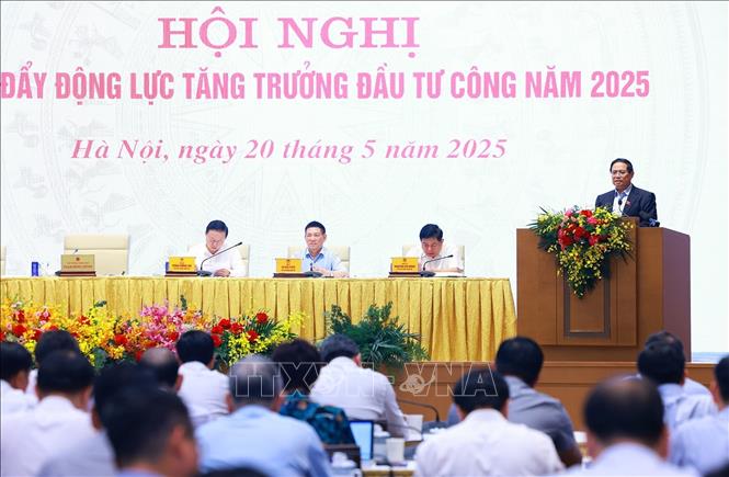 Thủ tướng Phạm Minh Chính khai mạc Hội nghị thúc đẩy động lực tăng trưởng đầu tư công năm 2025. Ảnh: Dương Giang-TTXVN

