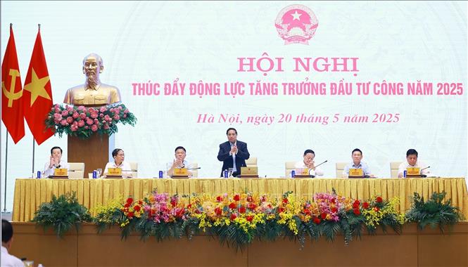 Thủ tướng Phạm Minh Chính chủ trì Hội nghị thúc đẩy động lực tăng trưởng đầu tư công năm 2025. Ảnh: Dương Giang-TTXVN
