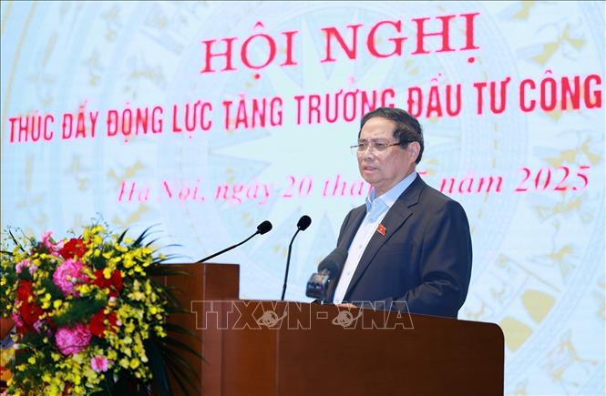 Thủ tướng Phạm Minh Chính phát biểu khai mạc Hội nghị thúc đẩy động lực tăng trưởng đầu tư công năm 2025. Ảnh: Dương Giang-TTXVN
