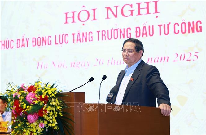 Thủ tướng Phạm Minh Chính khai mạc Hội nghị thúc đẩy động lực tăng trưởng đầu tư công năm 2025. Ảnh: Dương Giang-TTXVN
