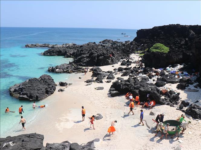 Bãi biển đảo bé Lý Sơn. Ảnh: Phạm Cường-TTXVN