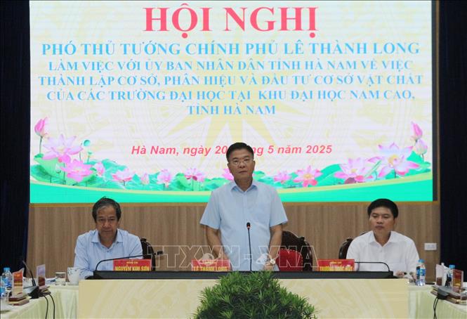 Phó Thủ tướng Chính phủ Lê Thành Long phát biểu tại buổi làm việc. Ảnh: Thanh Tuấn - TTXVN 